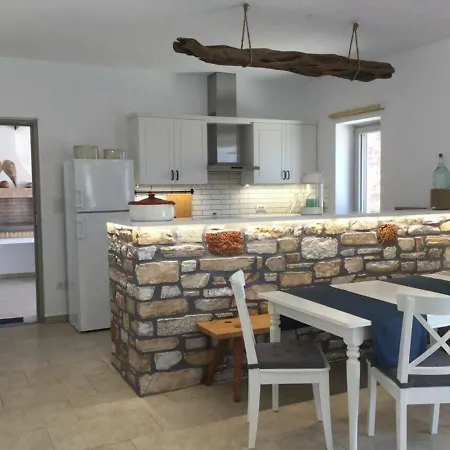 Summer House In Livadia Vakantiehuis *